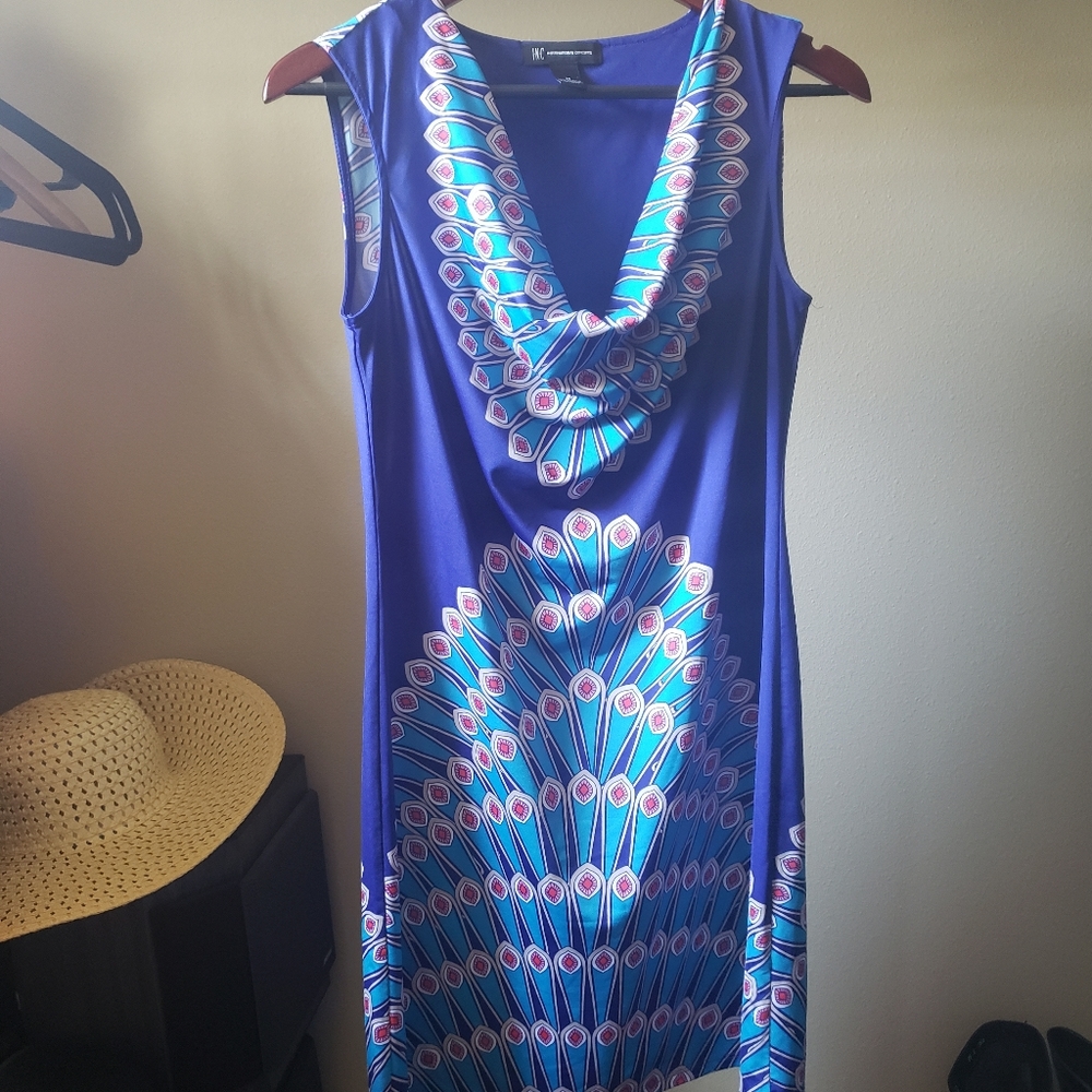 No sleeve, scoop neckline summer dress